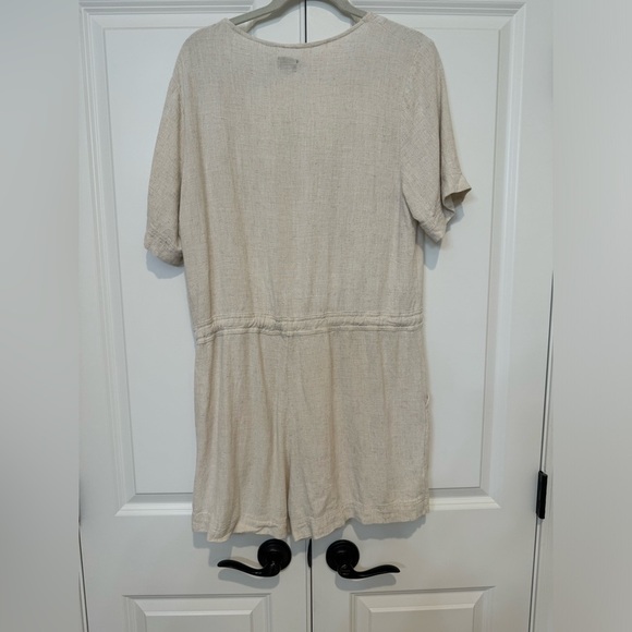 Rhythm. Cream linen romper with buttons and adjustable waste size XL like new - Picture 4 of 5
